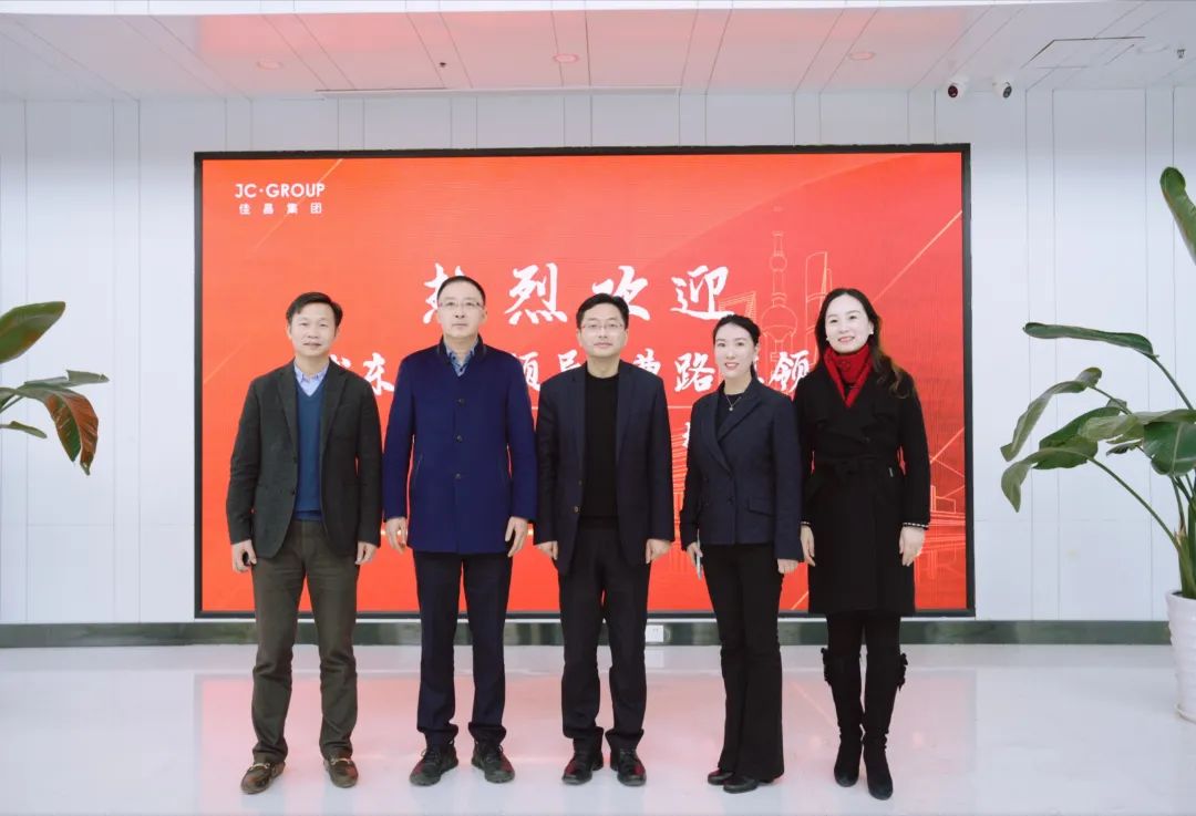 合影.jpg